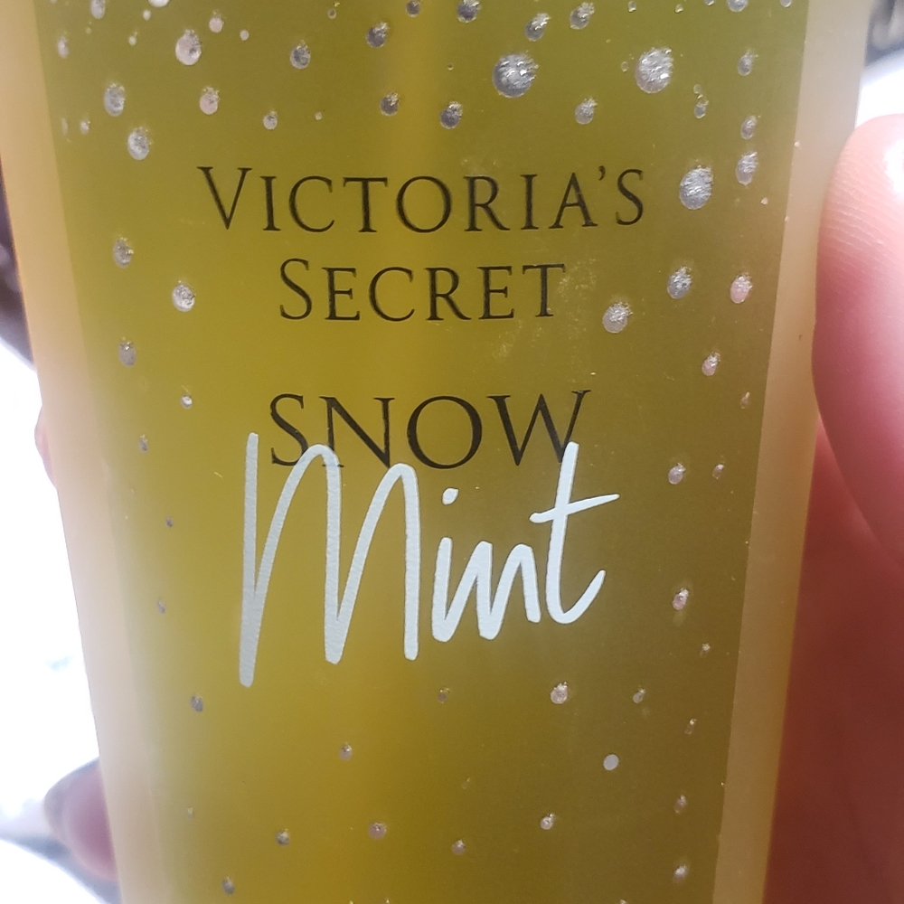 Victoria secrets limited edition snow mint fragrance